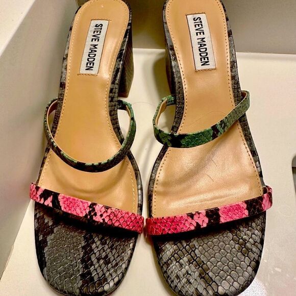 Steve Madden strappy sandals with block heels. - Picture 1 of 4